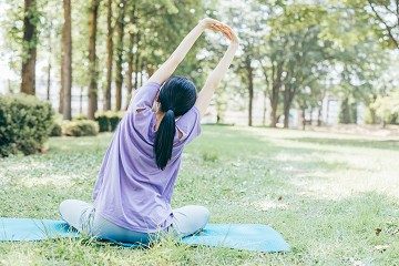 ヨガ　木のポーズ