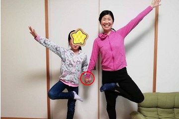 子どもとヨガ　手つなぎ