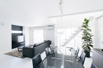 ストリップ階段